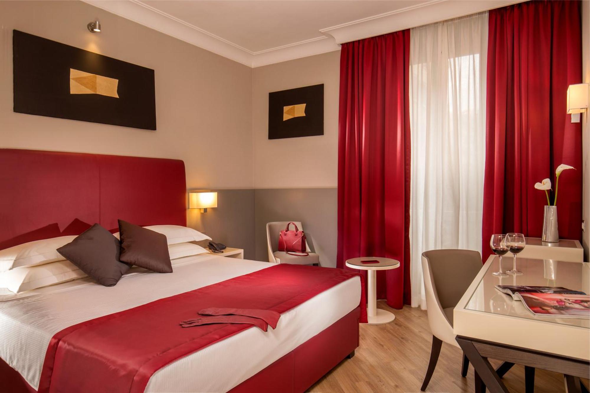 Ludovisi Palace Hotel — Fotos 1